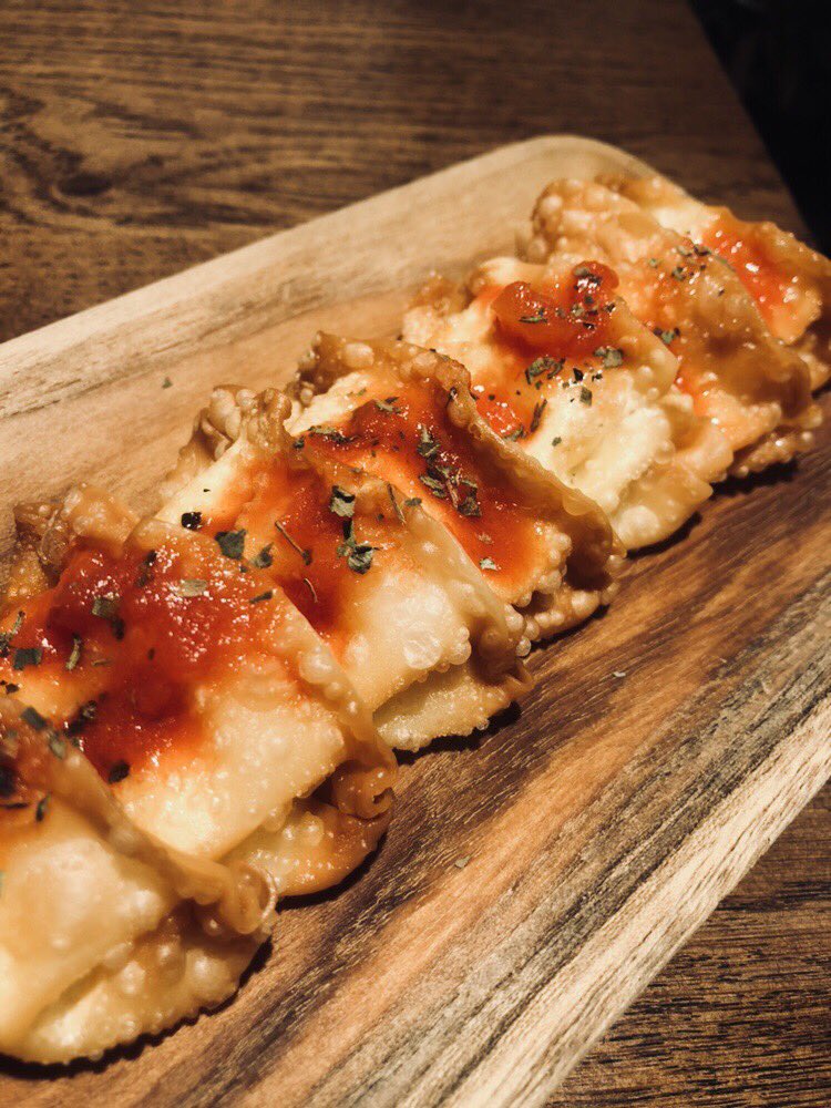 太陽のトマト麺nextサンシャインシティ On Twitter こんばんは マミです 昨日アルコールメニューを載せたので オススメおつまみの包揚げチーズ餃子の紹介です 濃厚なチーズをパリッと軽く食べられる逸品で お子様のオヤツとしても優秀です あなたならビール