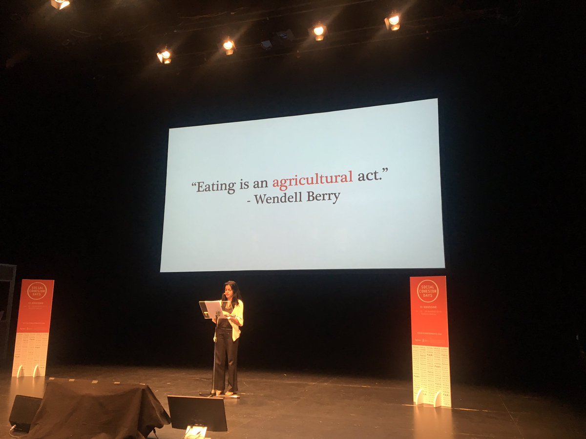 'Eating is an agricoltural act' @simransethi ci racconta la sua visione ecologica al Teatro Cavallerizza per i <a href="/CohesionDays/">Social Cohesion Days</a> #pensocoeso #resilienza #reggioemilia