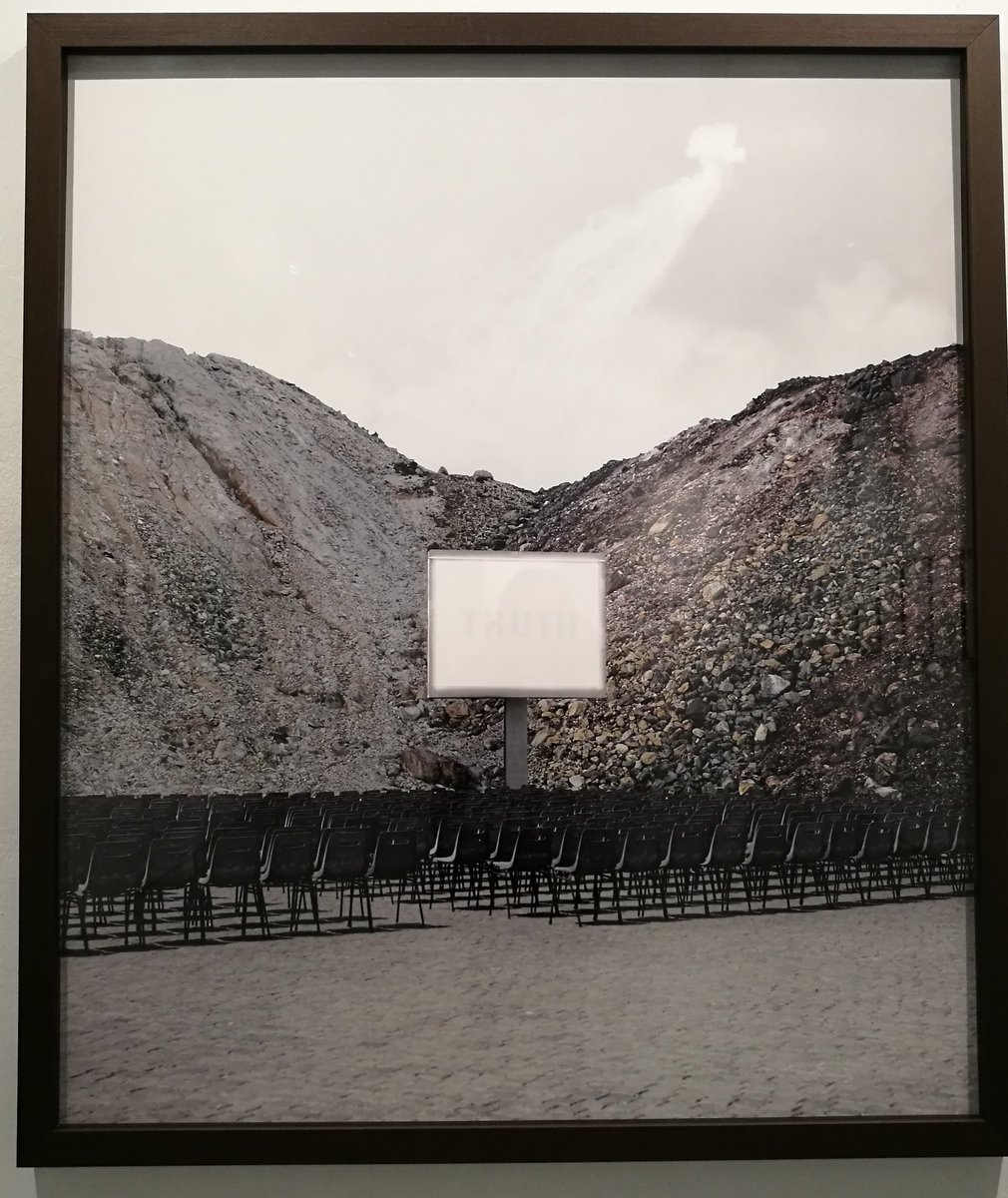 expressanworld's tweet photo. "Crónicas del Mundo Actual" en @FundacionVMMP hasta el 15 de junio. Exposición con obras de la Colección A2 de Álvaro Marimón y Antonio Jiménez, comisariada por María Arregui. No te la pierdas.
#Sevillahoy @denesfarkas #JuliaLlerena #LuisGordilllo #FranciscoReina https://t.co/BtpqmOGyiF