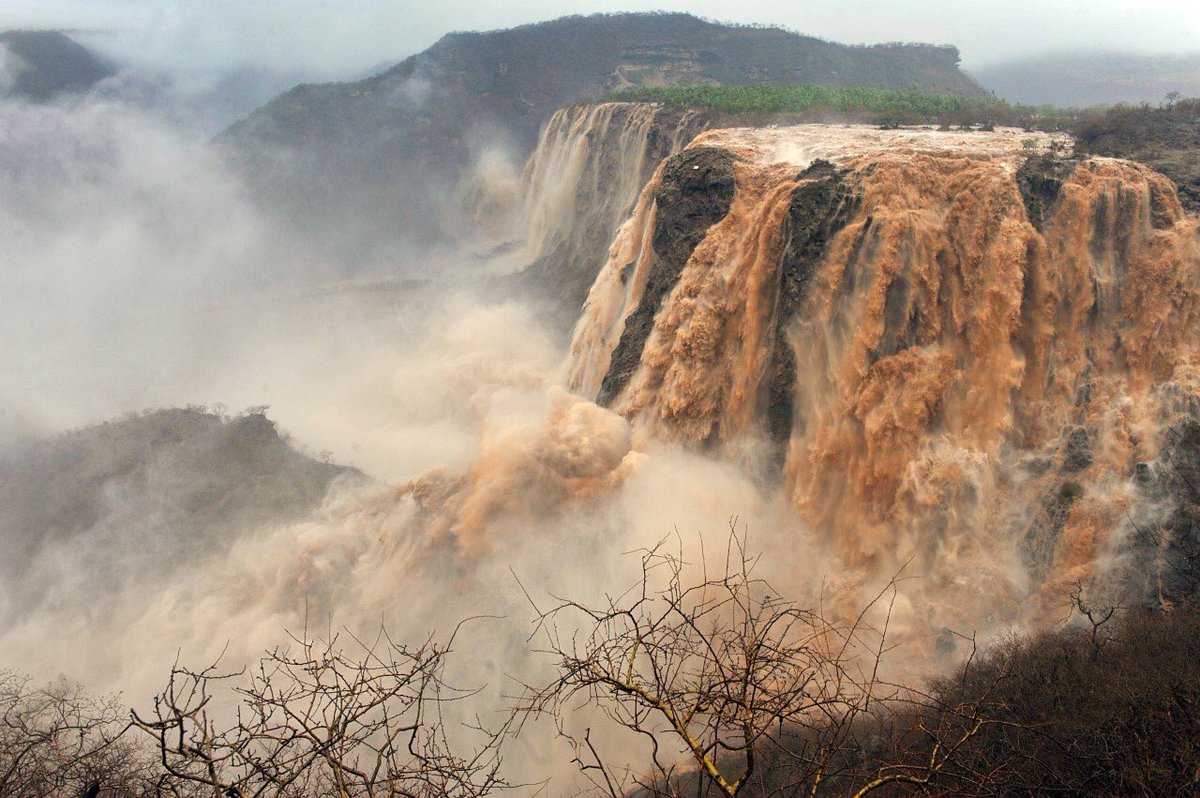 أثار الأعصار من زاوية أخرى ..

#صلاله_الآن 

الصور منقولة ✋🏻