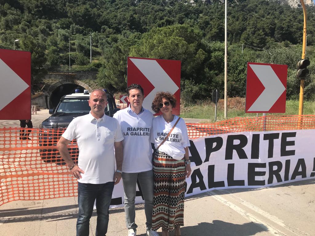 GNobiletti's tweet photo. Anche il Gargano ha diritto alla propria mobilità e a delle strade degne di questo nome: riaprite la galleria di Monte Saraceno  @StradeAnas @garganolab2_0  @LaGazzettaWeb @IlMattinoFoggia @corrmezzogiorno @OndaradioGargan @GarganoTv @ComuneDiVieste https://t.co/TAhYn1OkXA