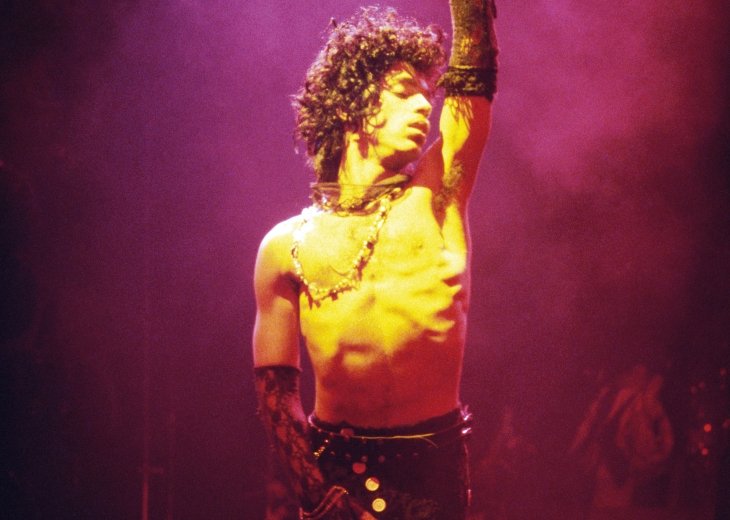 It's way too hot outside! Wasn't the advice: Stay out of the sun? Where else than at the official My Name Is Prince Exhibition. 🔥💜