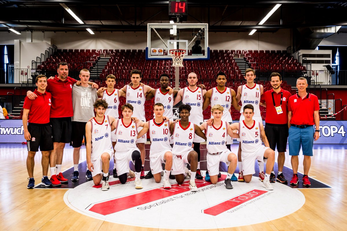 FCBB_Campus's tweet photo. Und mit dieser ersten Fünf geht es ins Halbfinale gegen die @BGGoettingen: Matteo #Brazzi, Lennart #Weber, Thomas #Fakler, Leonardo #DaSilva und Darian #Djukic. #TOP4 #FCBB_Jugend 📷: Sven Kuczera/@dieNBBL https://t.co/1F1uXv83Kt