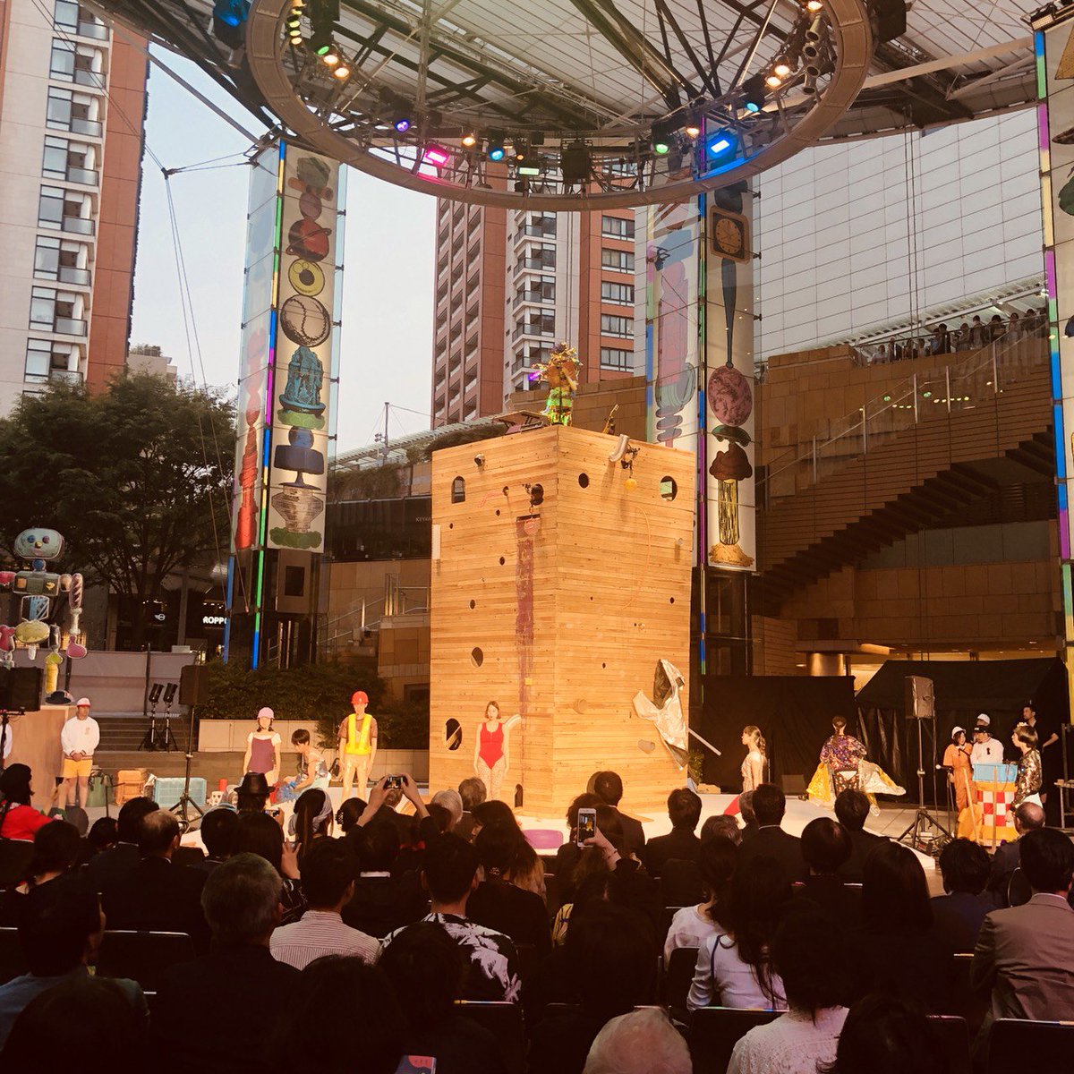Roppongi Art Night 六本木アートナイト 初日となる本日18 30からは 金氏徹平 と 山田晋平 による映像ライブが行われました オープニングに相応しい 圧巻のパフォーマンスを披露 これからまだまだ六本木アートナイトは盛り上がります 最新情報を Roppongi Art Night 六本木アートナイト 初日となる本日18 30からは 金氏徹平 と 山田晋平 による映像ライブが行われました オープニングに相応しい 圧巻のパフォーマンスを披露 これからまだまだ六本木アートナイトは盛り上がります 最新情報を