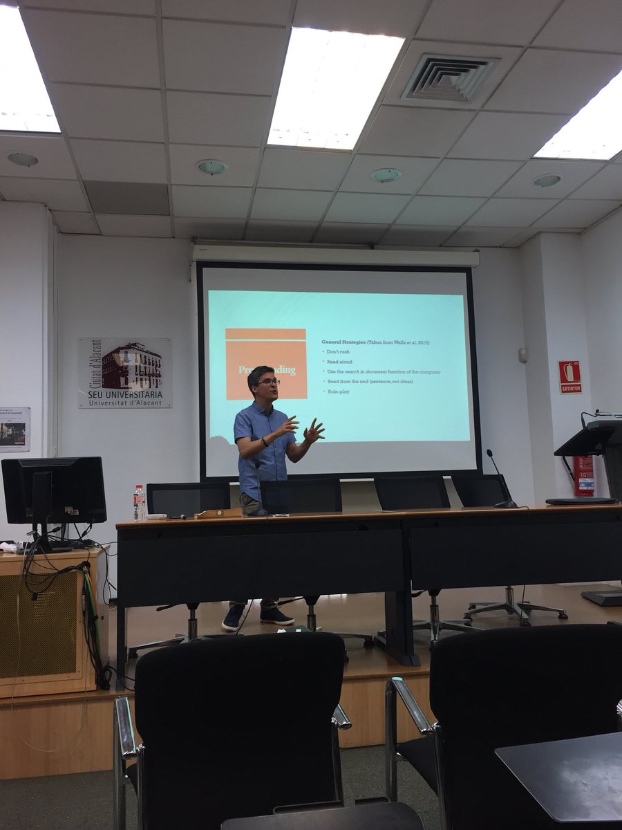 anarodriguez_m's tweet photo. “If you read aloud, you will be cognitively active!” Advices coming from Dr José Sánchez #ASYRAS10 https://t.co/Dyeopxgq2t