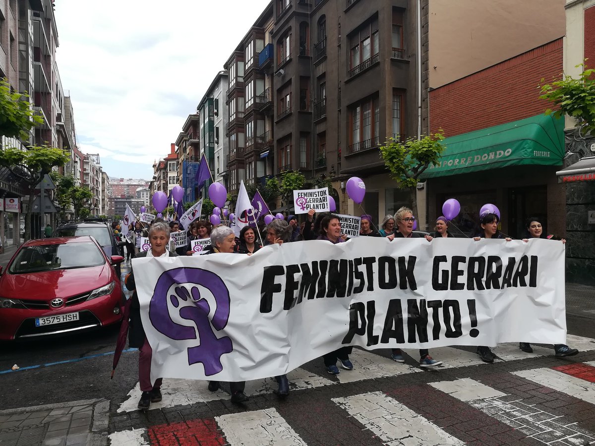 DSSEmakumeenEtx's tweet photo. #FeministokGerrariPlanto Gerra hemen hasten da @bakeportua @plazandreok @DFeministak @NAIARASAMPEDRO https://t.co/ngY3d89sXA