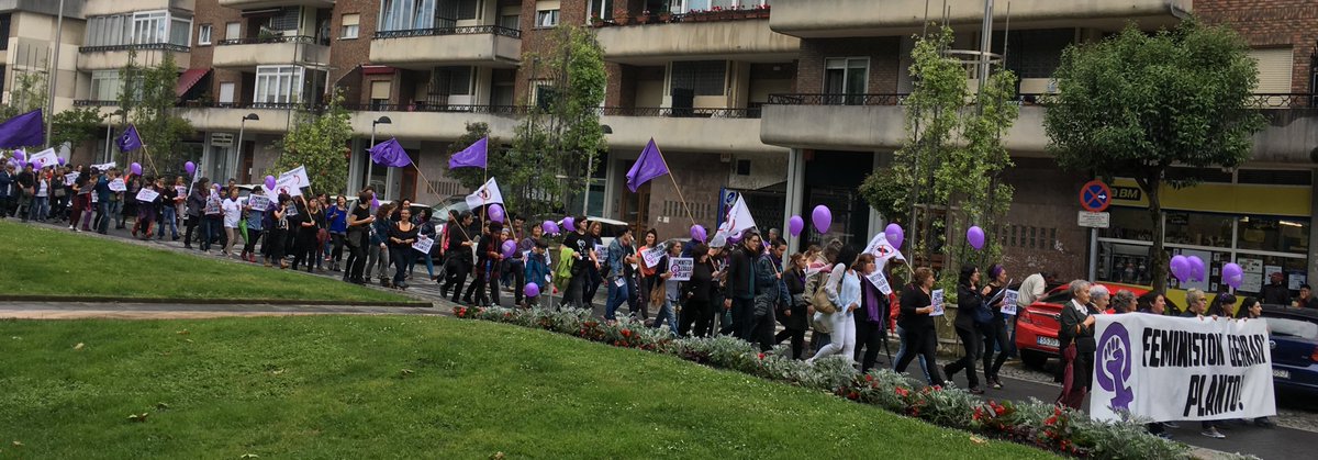 bakeportua's tweet photo. #Sener-era heltzen!
Mujeres contra la guerra.
#FeministokGerrariPlanto https://t.co/pUibwxC9zN