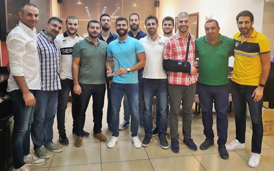 #USJNews: أولمت جامعة القدّيس يوسف على شرف رجال الكرة الطائرة من طلّابها وخريجيها أبطال لبنان للدّرجة الثّالثة مع نادي ١٨٧٥ الرّياضي
#SuccessStoryUSJ <a href="/USJSPORT/">USJSPORTS</a> 
alanwar.com/article.php?ar…