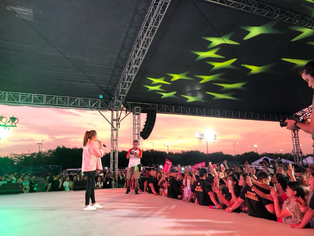 iamAndalioLoisa's tweet photo. Maraming salamat po sa lahat ng naghintay sa akin, pasenya na po kayo medyo natraffic ako. Mahal na mahal ko kayong lahat kung hindi dahil sainyo wala ako ngayon dito at hindi natin makukuha ang award na KCA Favorite Pinoy Newbie, the best kayo! @Nickelodeon https://t.co/H2he8nxNuH