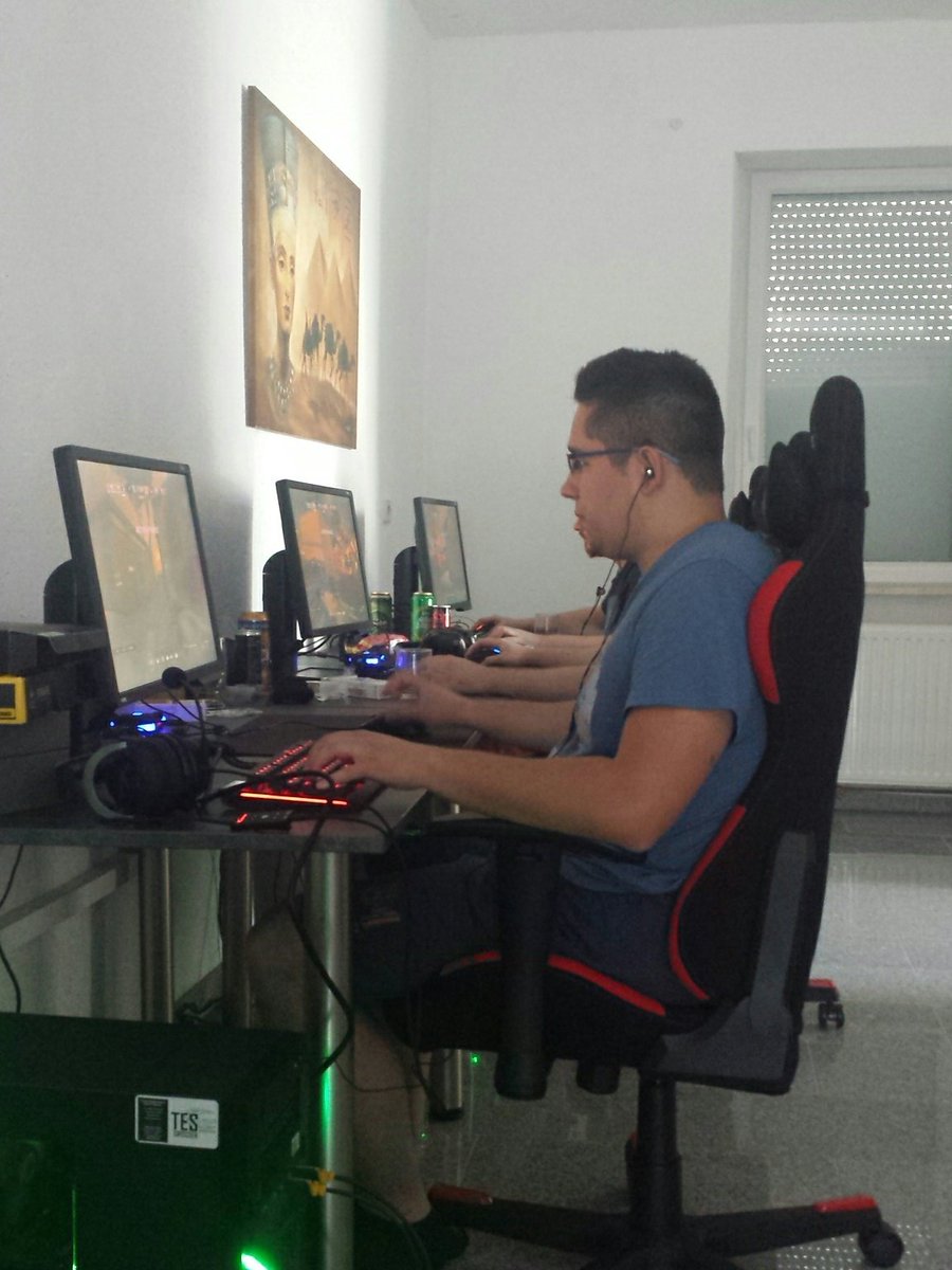PrydzZR6S's tweet image. This guy is never posting smth, so I&apos;m gonna help him for now ! 

SirBoss : &quot;The new mouse is insane ! And to spend time with the team makes me even stronger for the future.&quot; @SirBoss_R6