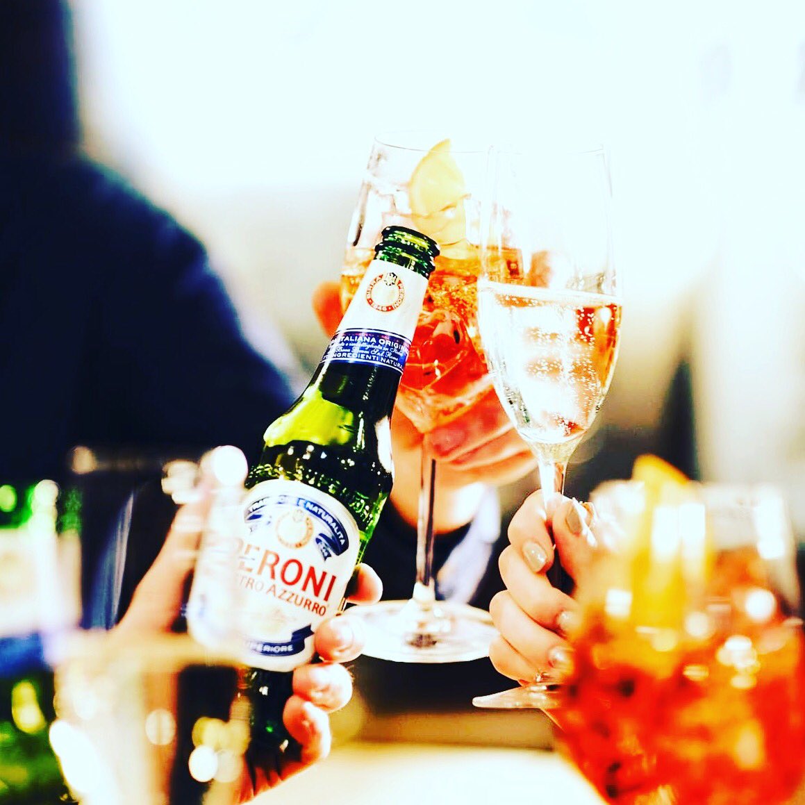 oldecocktavern's tweet photo. Pop in and explore some sunshine favourites such as Aperol Spritz, Classic Pimm’s or super cool beers. 
#bankholiday #bankholidayweekend #sunshine #drinks #pub #londonpub #itsalondonthing #beer #aperolspritz #pimms #pubfood #pub https://t.co/jrkQA6Ocyd