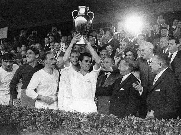 Twitter 上的Old Days Football："1957–58 European Cup winners: Real Madrid They  beat AC Milan in the final 3-2. This was Real Madrid's 3rd win in a row in  the competition. https://t.co/khwm44ikhk" /