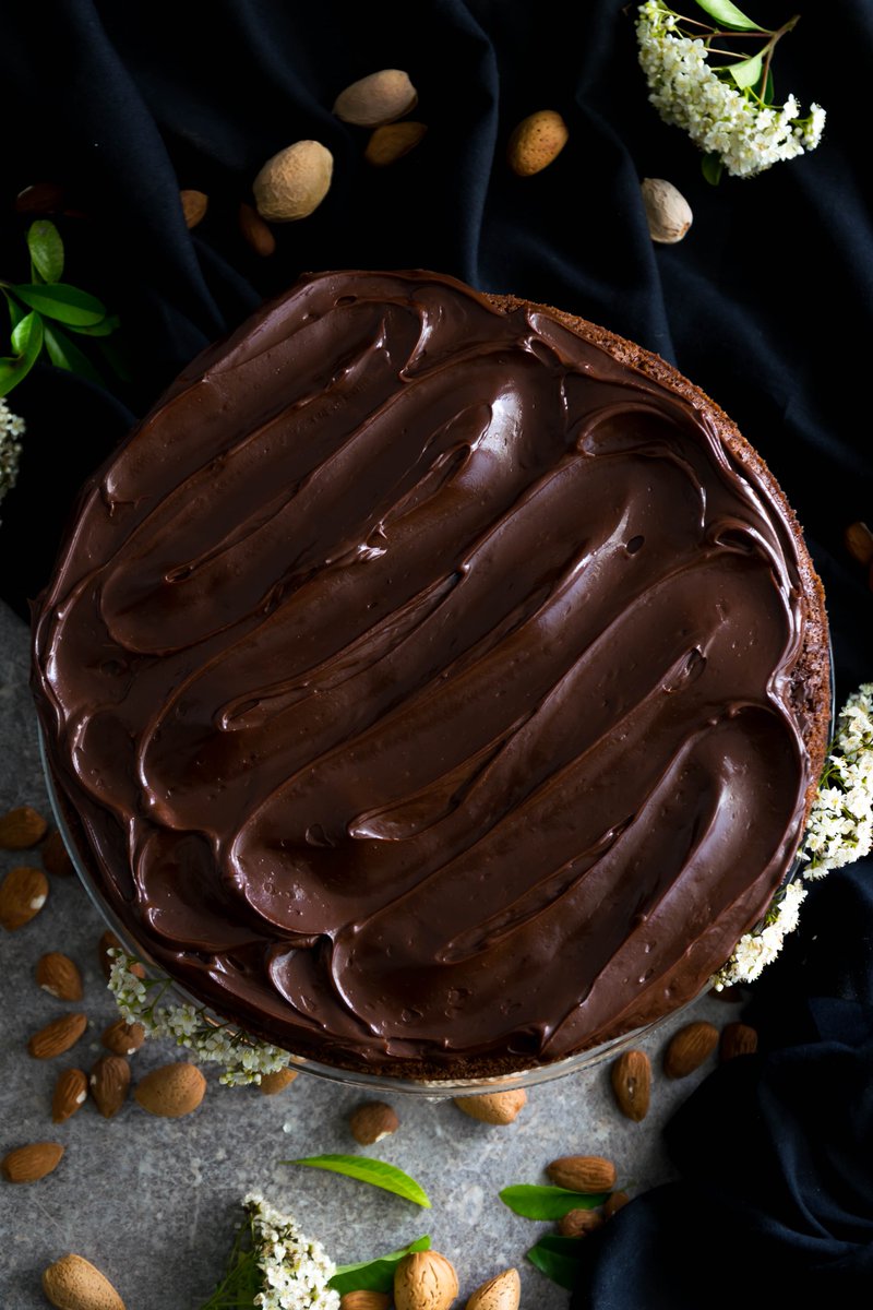 Nouvelle recette sur le blog ! Un gâteau au yaourt… mais au chocolat ! Pourquoi ne pas tester cette recette pour la fête des mères ?cookandgoute.org/gateau-au-yaou…