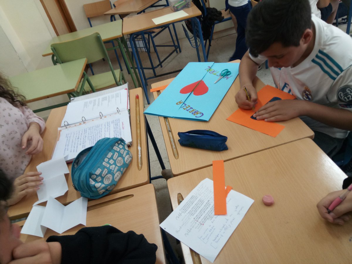 Gemajimgar's tweet photo. Ya está aquí el desarrollo de la misión 4 de nuestros soldados de 1º de ESO de #misionlatierra #gamificación #gamificaatq @jfmpintor @AzaharaTIC @ManoliFM @zurita_baez @CarmenLo35 @leonidasarjona @CarmenHuertasO1
https://t.co/Ih2uWVHPYr https://t.co/2ffnYGQy7l