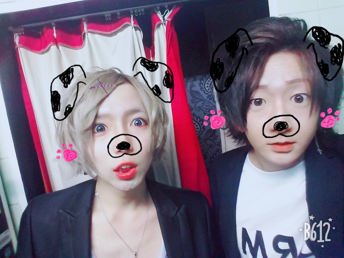 DAIYA071411's tweet photo. 今日はあやとさんと撮ってる人多いな～( ￣▽￣)
人気者やな💕
ってことで人気者あやとさんと頑張るぞよ👏🎶
#イケメン揃い
#ホスト
#初回
#酒ヤクザ
#歌舞伎町 
#ワンちゃん https://t.co/dlYlGmYUEa