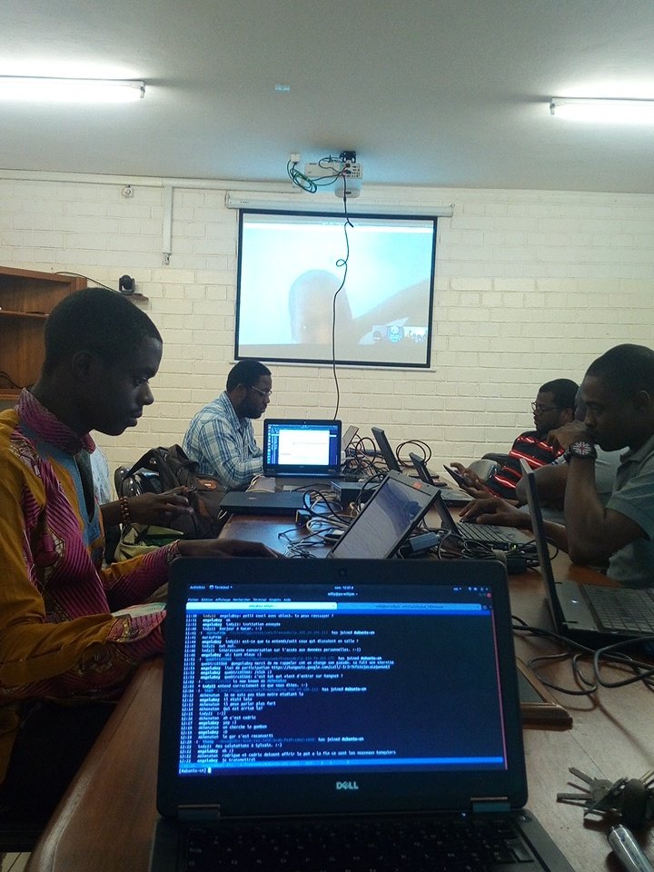 ongolaboy's tweet photo. Chacun se présente que ce soit en présentiel ou en ligne (via hangout) #bionic237 https://t.co/vDMsfo1dhC