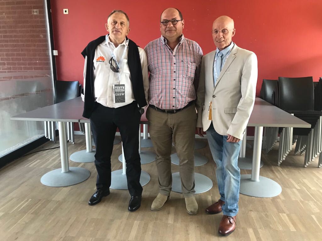 GeertDessein's tweet photo. Zo toegankelijk die toppers: heerlijk! #freddymaertens #ericleman https://t.co/KM65wsIe5f