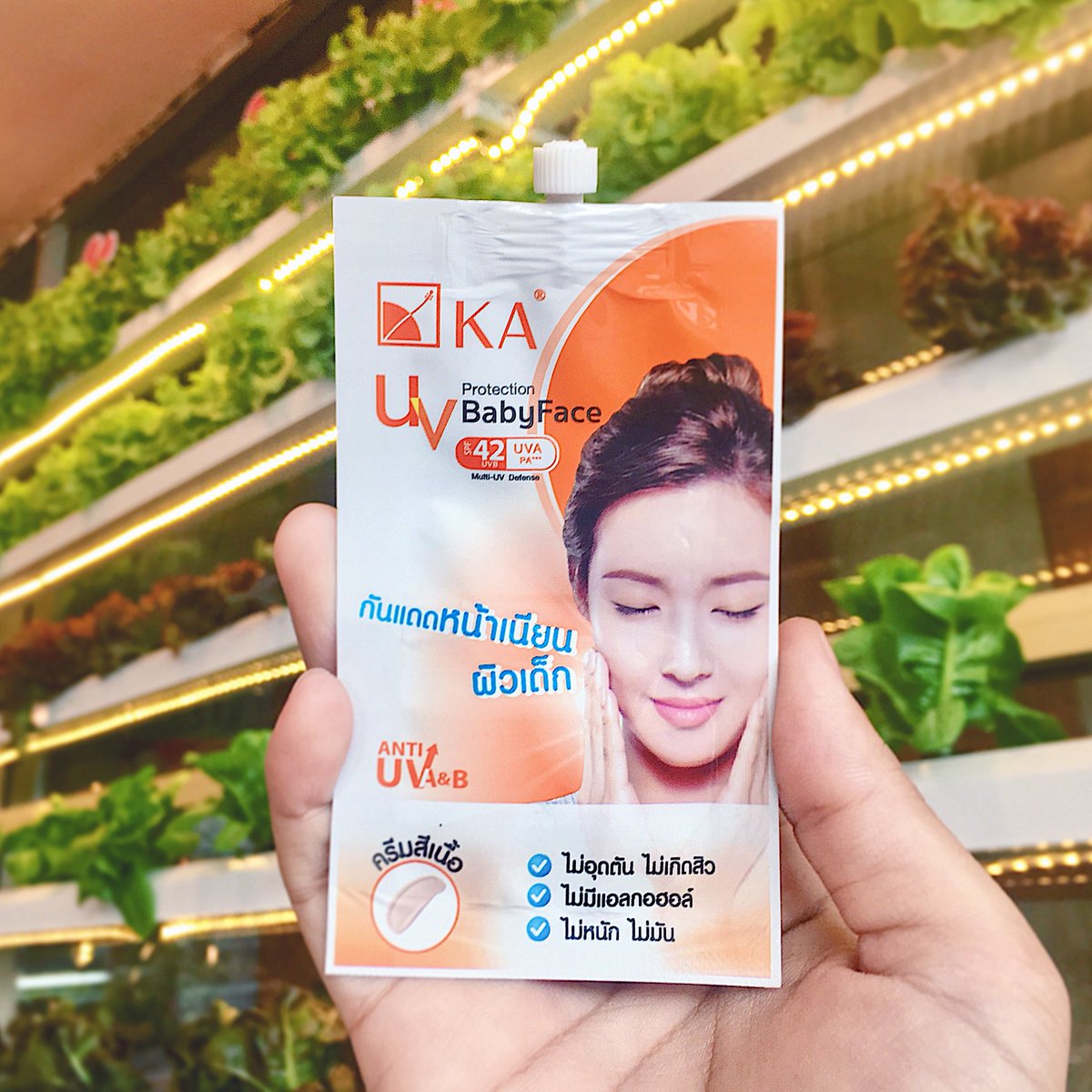 PretzzelReview's tweet photo. ครีมกันแดดของ KA ตัวนี้ดีมากก ชอบทั้งแท็กเจอร์ ฟิลลิ่ง เนื้อสัมผัส เป็นได้ทั้งบำรุงและกันแดด SPF42 PA+++ ไม่เหนอะ ไม่หนะ ไม่เยิ้ม ไม่มัน ไม่วอก ไม่อุดตัน ใช้แล้วสิวไม่ขึ้น ติ๊กถูกทุกข้อสำหรับครีมกันแดดที่ควรจะมี เอาใจไปเลย 
#ถูกและดี 
#ไว้รีวิวห้ามขายของของโว้ยย https://t.co/neVDZC590f