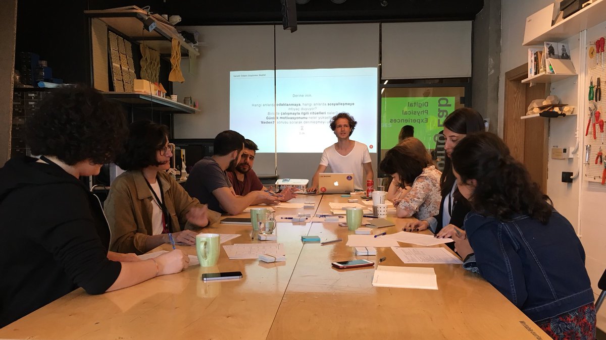 UXFolksTeam's tweet photo. Paralel çalıştaylarımızla devam ediyoruz..
“Parallel Workshops”
-Method Challenge | Merve Sert Bulut
-Personal Journey Matters | Şeyda Ülgen
-Sensör Odaklı Düşünme | Mertcan Avcı
#uxfolks #ux #uxevent #methodchallenge https://t.co/slRt9B772g