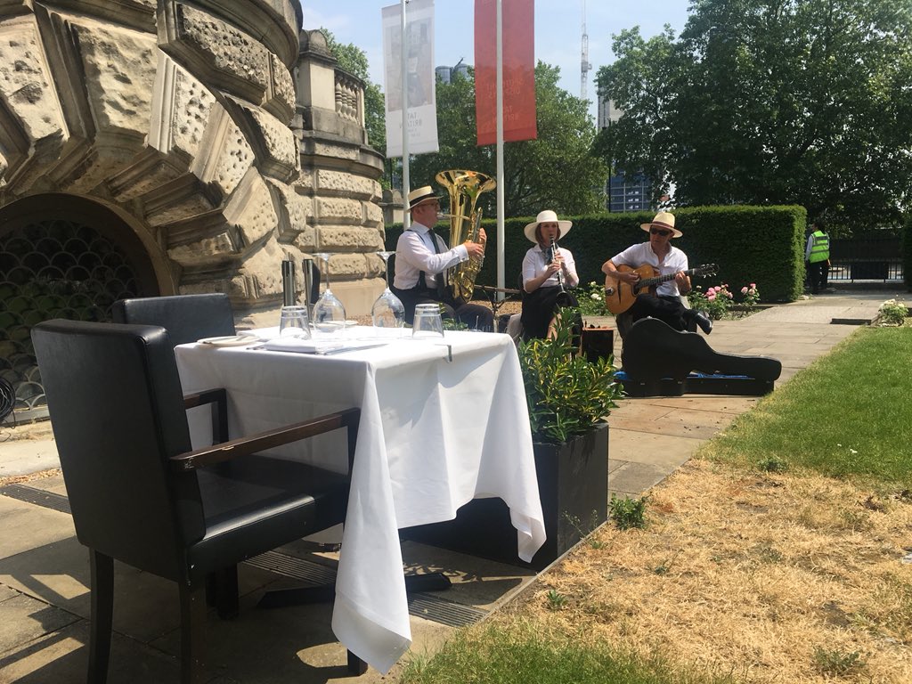 Rex Whistler Restaurant Our first Saturday Jazz Brunch of the year, 3 more to come, hurry up the oyster almost finished @HamishDAnderson <a href="/Tate/">Tate</a> <a href="/MDRandall1987/">Matthew Randall</a>