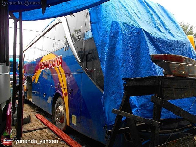 karoseriID's tweet photo. Regrann from @yananda_yansen - Akan bangkit dari tidur panjangnya😀
Pelor is comeback!!😎
.
.
MEDAN JAYA SIMALEM 78
SCANIA K360IB OT
#edisiblusukan #mainkegudang #medanbisser #bissumatera #bisser #sumatrabisser #mybusmyadventure #sukafotobus #medanJaya #fansmedanjaya #scani… https://t.co/dvj1d9LjqG