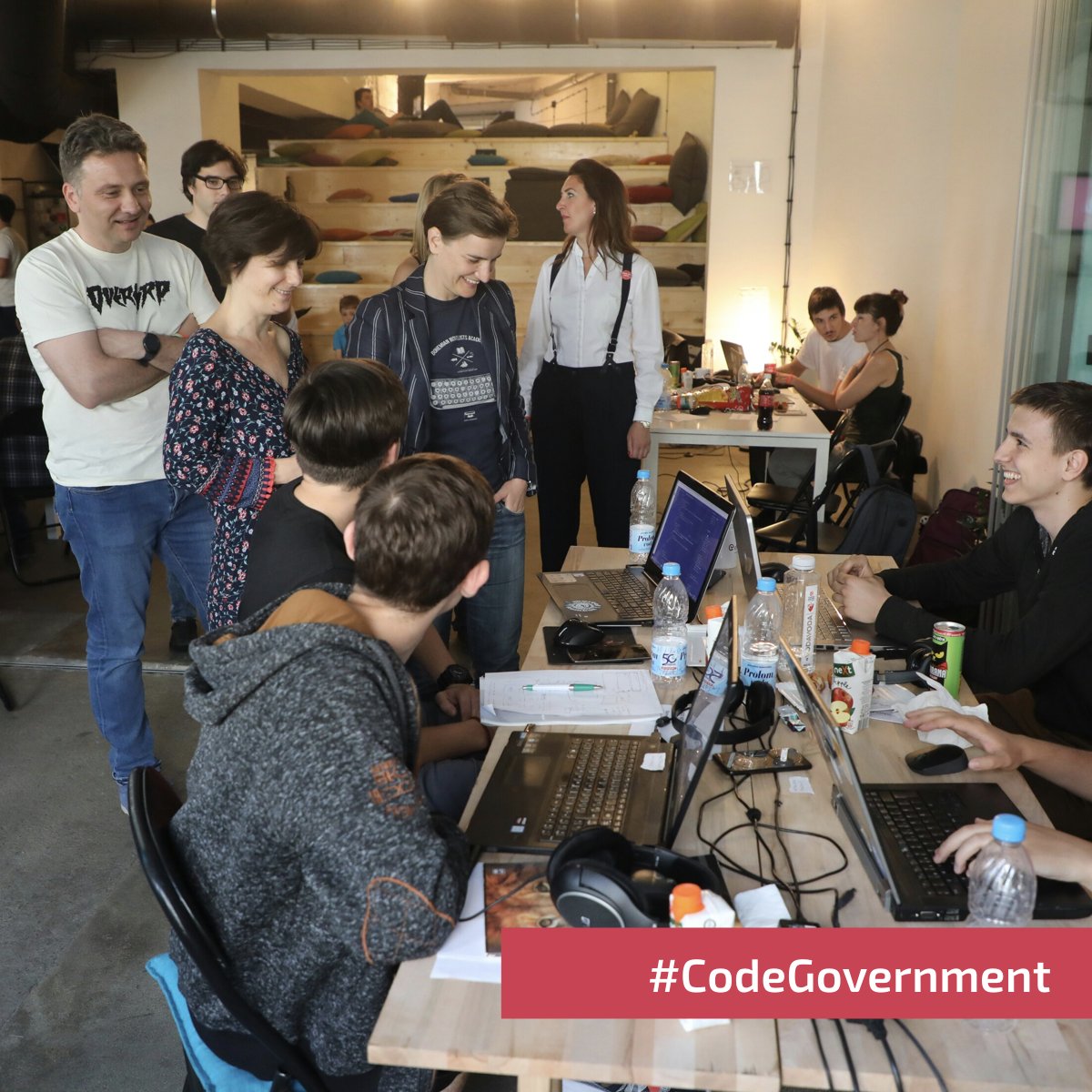 DigitalnaSrbija's tweet photo. Danas je #CodeGovernment hakatonce u Startitu posetila i predsednica Vlade Srbije Ana Brnabić. Programerski maraton čiji je cilj da modernizuje i pomogne unapređenje portala koji pripada svima nama traje do nedelje uveče. @eUprava @kancelarijaITE https://t.co/YSFCYCJhiK