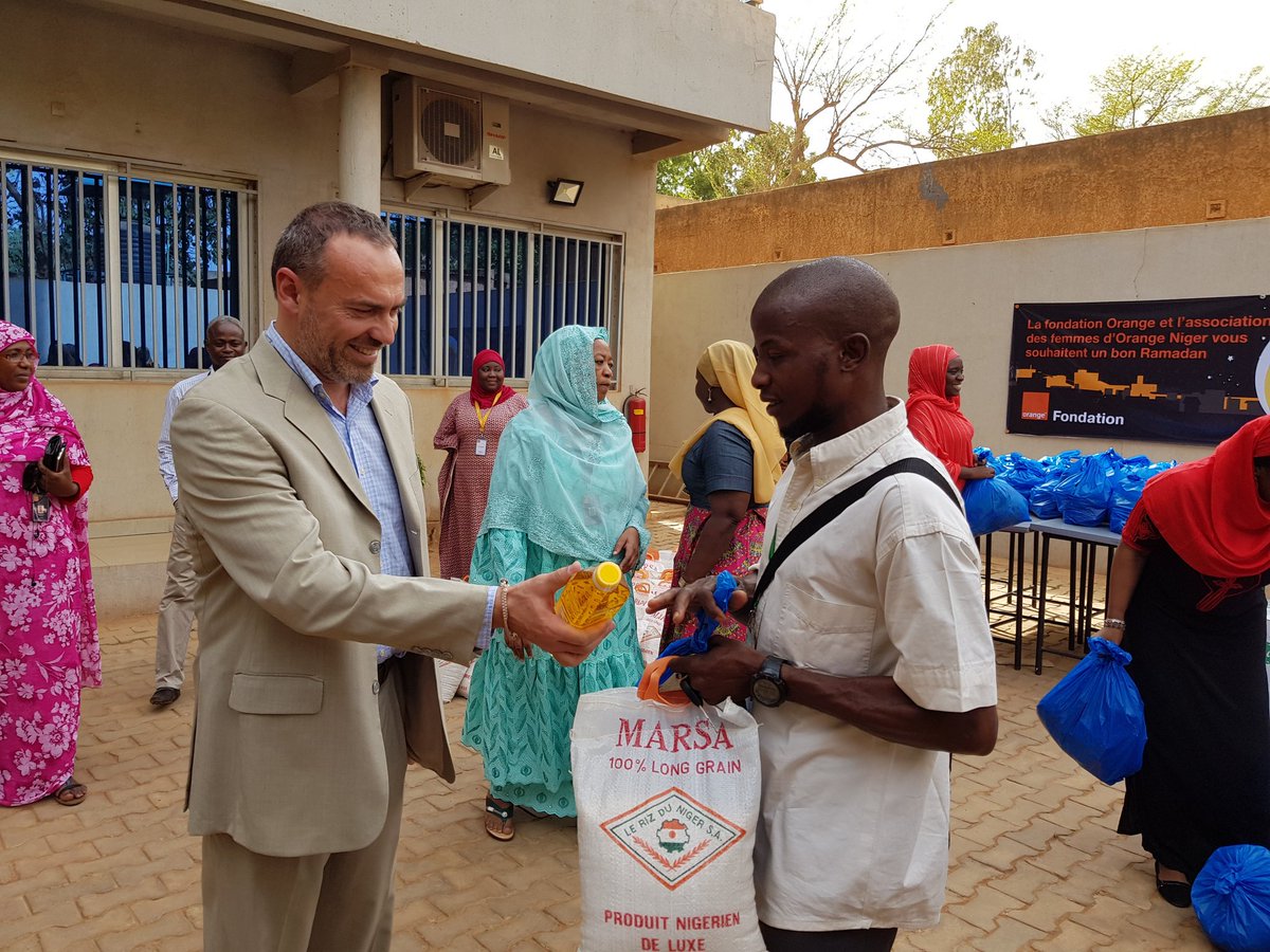 InoussaARIMA1's tweet photo. En ce mois de piété et de dévotion, Orange Niger a pensé aux collaborateurs de ses sous-traitant https://t.co/B4lDt1eIOD