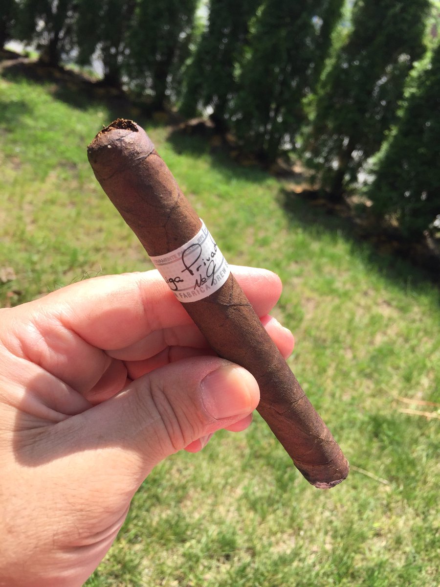 My current situation after a rough week... Liga Privida No.9 #drewestatecigars #ligaprivadano9  @CigarsIntl @drewestatecigar @cigar.daily @cigarsmokingmodel