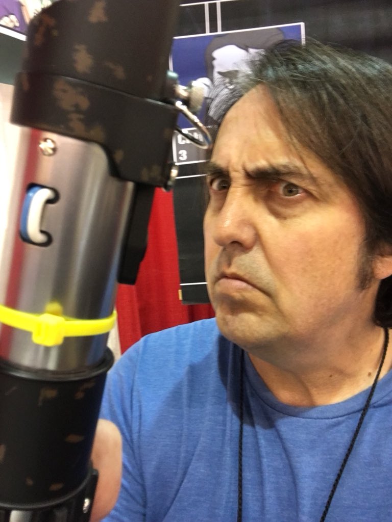 GrigLager's tweet photo. Only a Sith deals in absolutes. And I absolutely hate the color yellow. 🤣
#phoenixcomicfest #weaponcheck #starwars https://t.co/2vILTwwTGg
