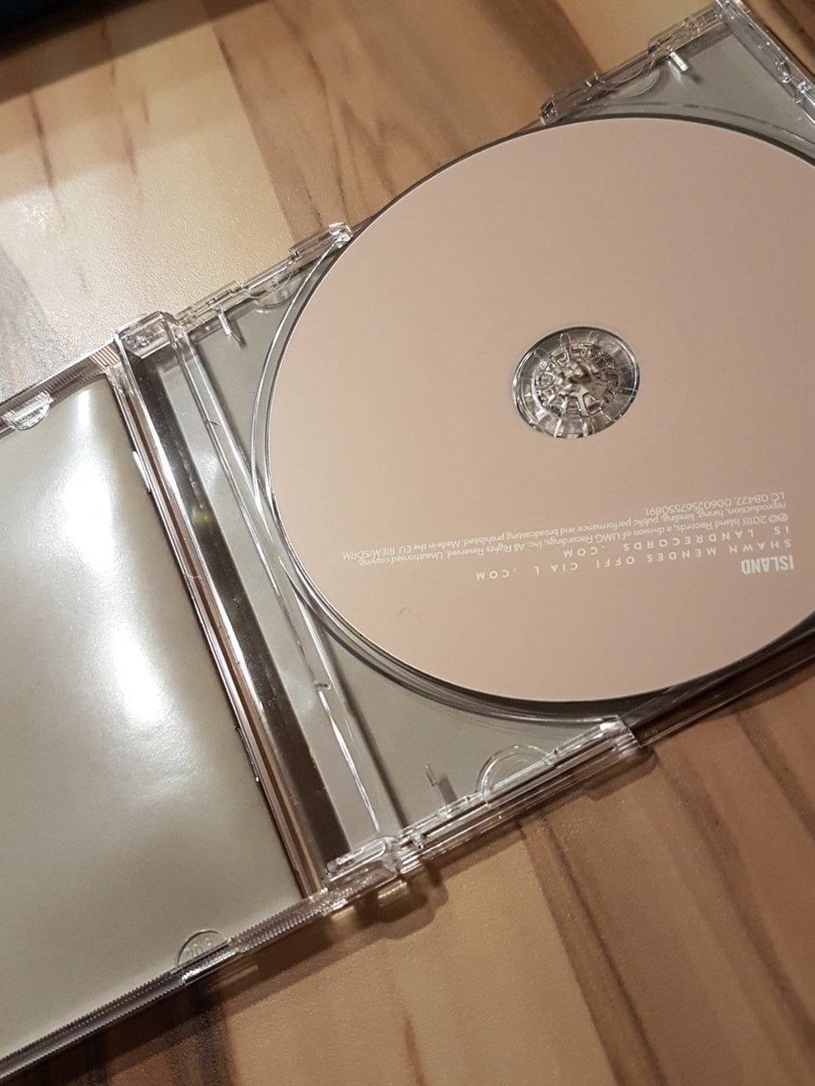 Youngbloodyhell's tweet photo. My mum says it's the best cd she's ever listened to🖤👏🏻
#ShawnAlbumBuyouts https://t.co/4M8j1zdaHj