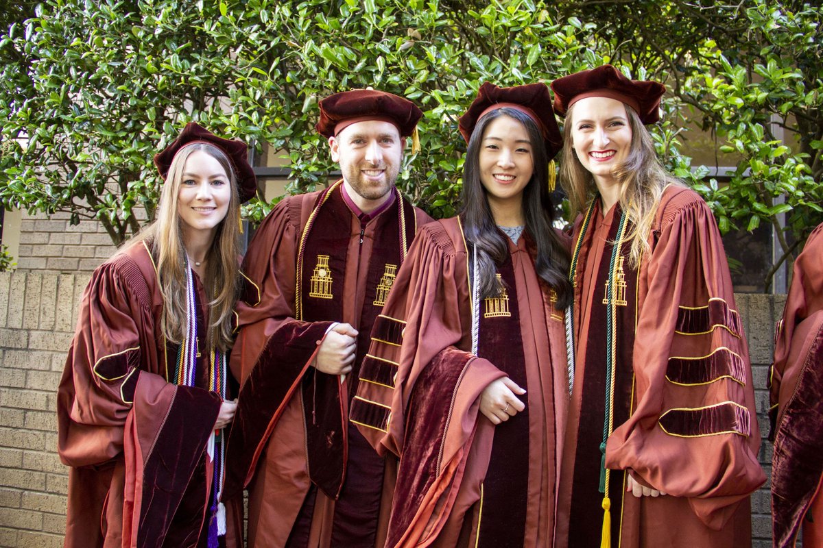 UTexasPharmacy's tweet image. More photos from the College of Pharmacy's commencement ceremony on May 18, 2018. #UTgrad18