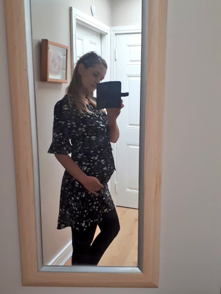 susiq1982's tweet photo. As a mother to a teenager girl, as a doctor and as a woman giving birth in 2018, this day makes me beyond happy. So proud of our powerful little country #repealthe8th #8thref #Together4Yes https://t.co/UKwv2Oob4k