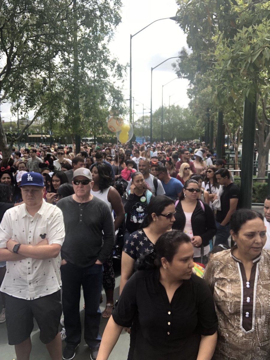 thevsteele's tweet photo. What would this process look like is “Customer Obsession” was applied? @Disneyland #AmazonLeadershipPrinciples https://t.co/GIAG68LYuz