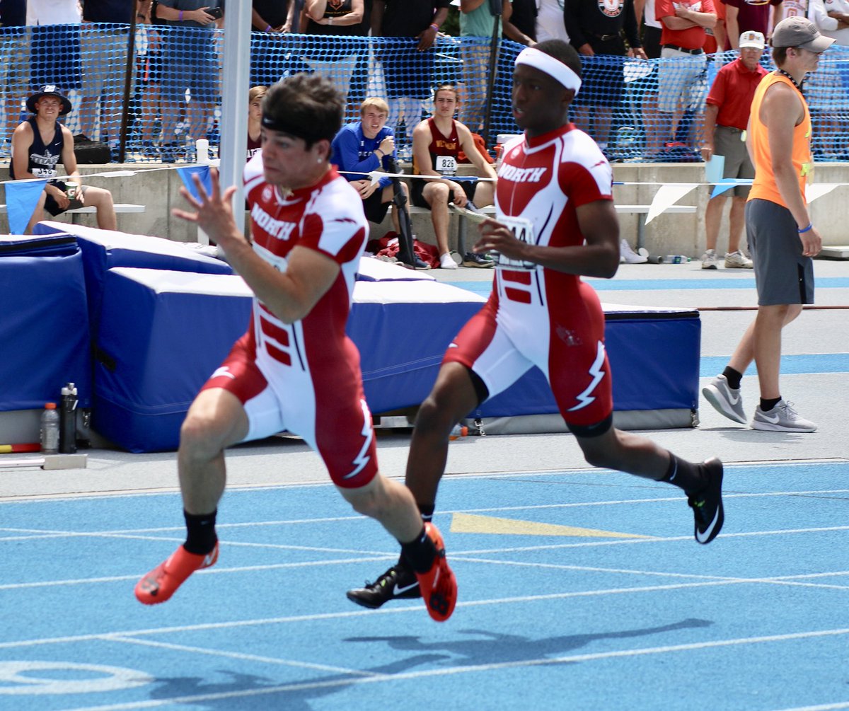 pntrack's tweet photo. 11.2 - Hanneman
10.0 - Registe
10.5 - Capezio
9.4 - Moore
41.29

Great handoffs. Marcellus made up 4 meters on anchor. 3A state record. School record too. Final photo by @colinbphoto (By the way, Marcellus almost missed race - left bib in dorm room. Had to run back to get it! https://t.co/l5Seohxerp