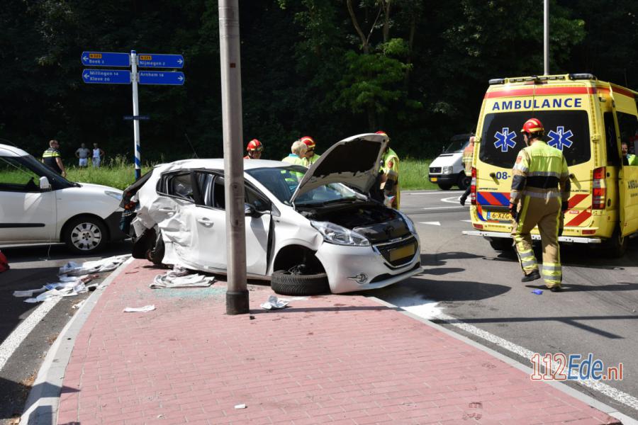 🚨 Vrouw (87) uit Ede verongelukt bij verkeersongeval in #Nijmegen 112.press/QVBXj5 112Ede https://t.co/L8EuncnruF