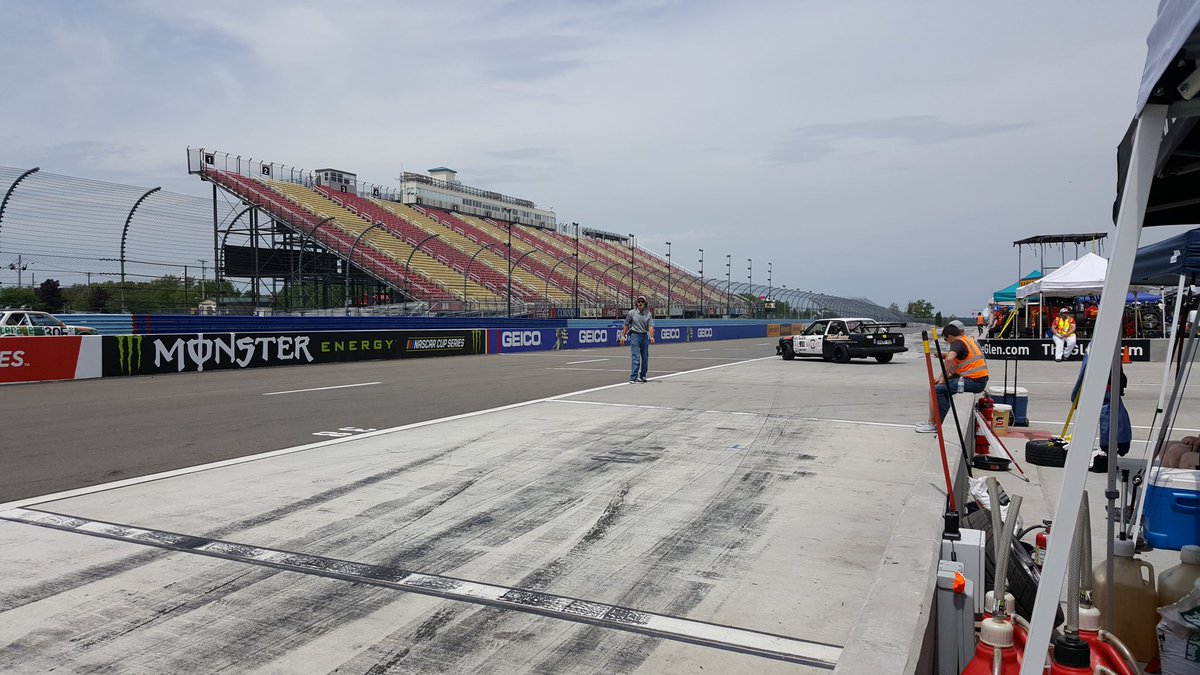 Tom_Ellison's tweet photo. Currently keeping tabs on the @bbcfoot text commentary from our pit box at Watkins Glen #bbcfootball https://t.co/MlvZStu6Oi