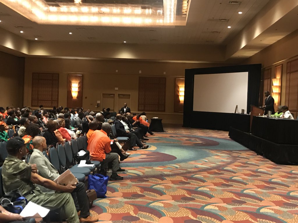 Alan4Florida's tweet photo. Reggie Mitchell @reggiejmitchell (my fmr Foote-Hilyer Camp Counselor - inside joke) enjoys a βquestion & answerβ session w/ Gubernatorial Candidate @AndrewGillum #FAMUmagic #BringItHome https://t.co/tY0iw3D6op