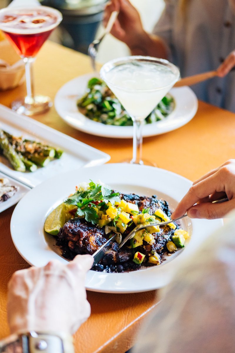 Sign us up for anything topped with pineapple-avocado salsa!
.
🍴: BARBACOA DE POLLO
Roasted half chicken, barbacoa spice rub, black beans, pineapple-avocado salsa, cabbage slaw
.
#CentroCocina #Paragarys #PRGFoodie