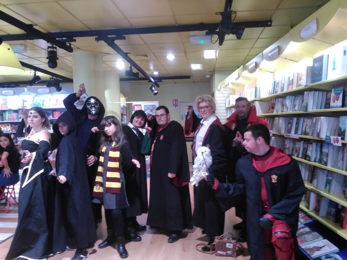 AcffAsso66's tweet photo. Un tours de magie a @FranceLoisirs Perpignan https://t.co/PBgH2ul4ri