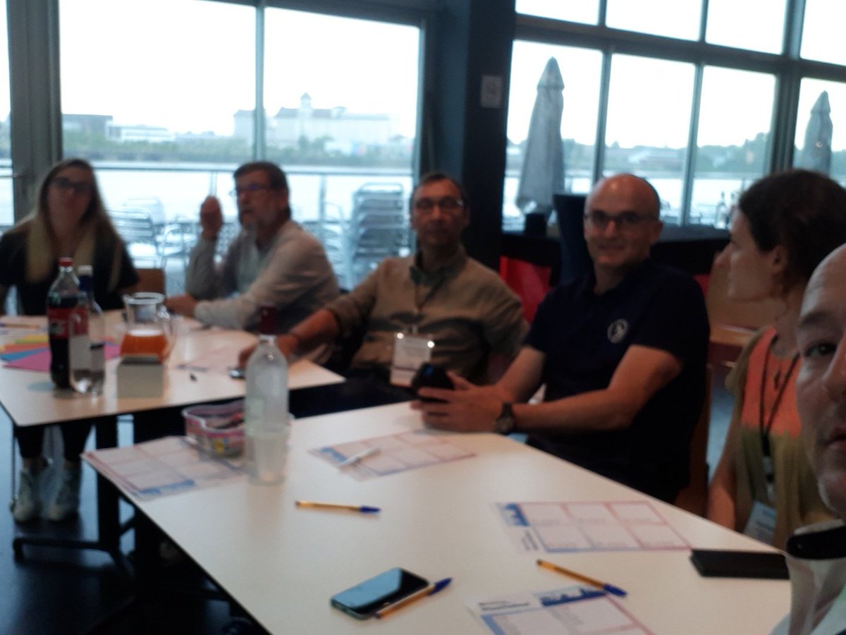 Rouffet8's tweet photo. #hacktheroad #bordeaux #hashtagbattle tous les membres du jury sont prets. Dernier briefing avant presentations https://t.co/cH06XULeax