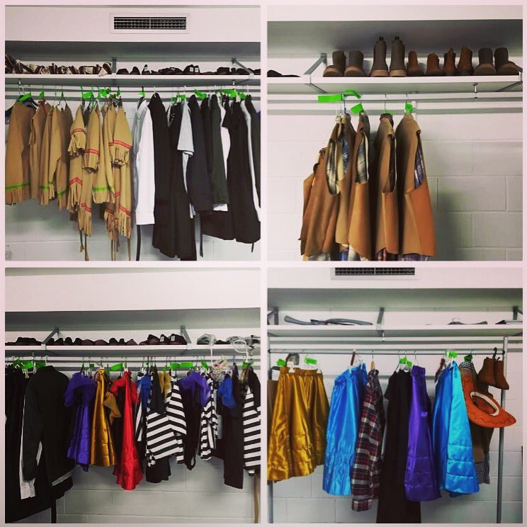 SInestal's tweet photo. Tot preparat! 👗👠 #vestuaristwestern #twestern #culturainclusiva @TeatreGanyotes #clubvaixell #teatretarragona #Tarragona #discapacitat #diversitatfuncional https://t.co/vpzAdK2BWo