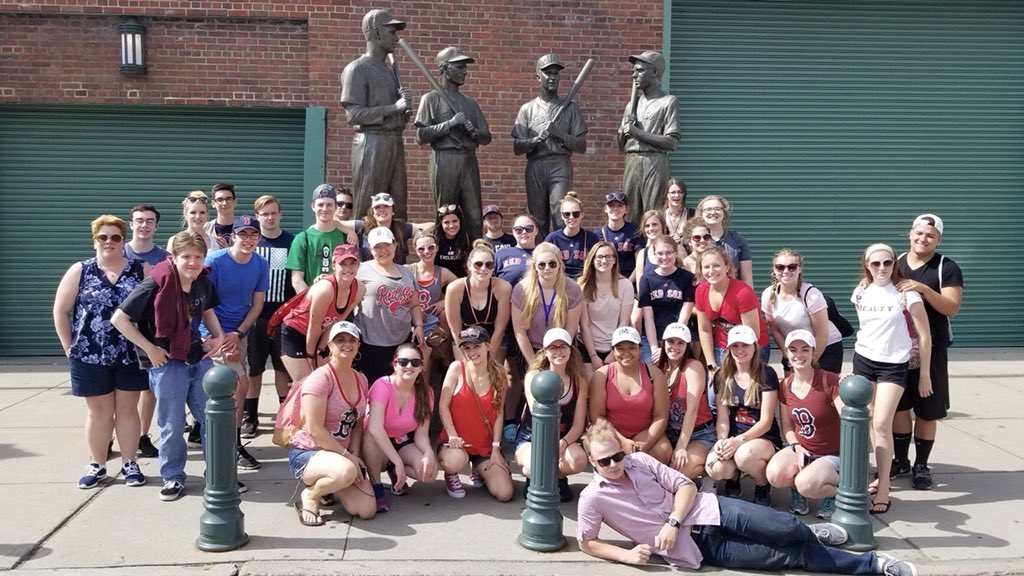 Gansett2018's tweet photo. Senior Class Trip- Fenway https://t.co/bWjYdYY1eb