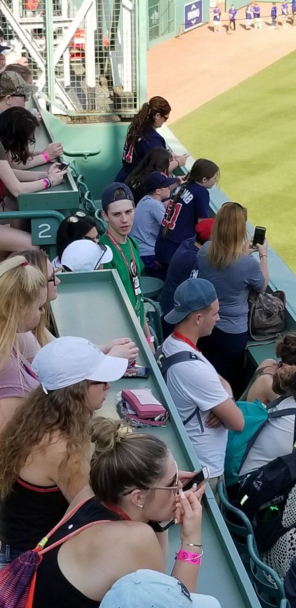 Gansett2018's tweet photo. Senior Class Trip- Fenway https://t.co/yyIyo9kT96