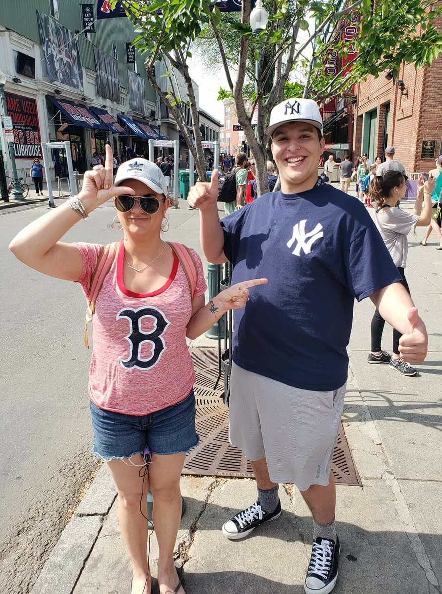 Gansett2018's tweet photo. Senior Class Trip- Fenway https://t.co/AnlQJ3oX4A