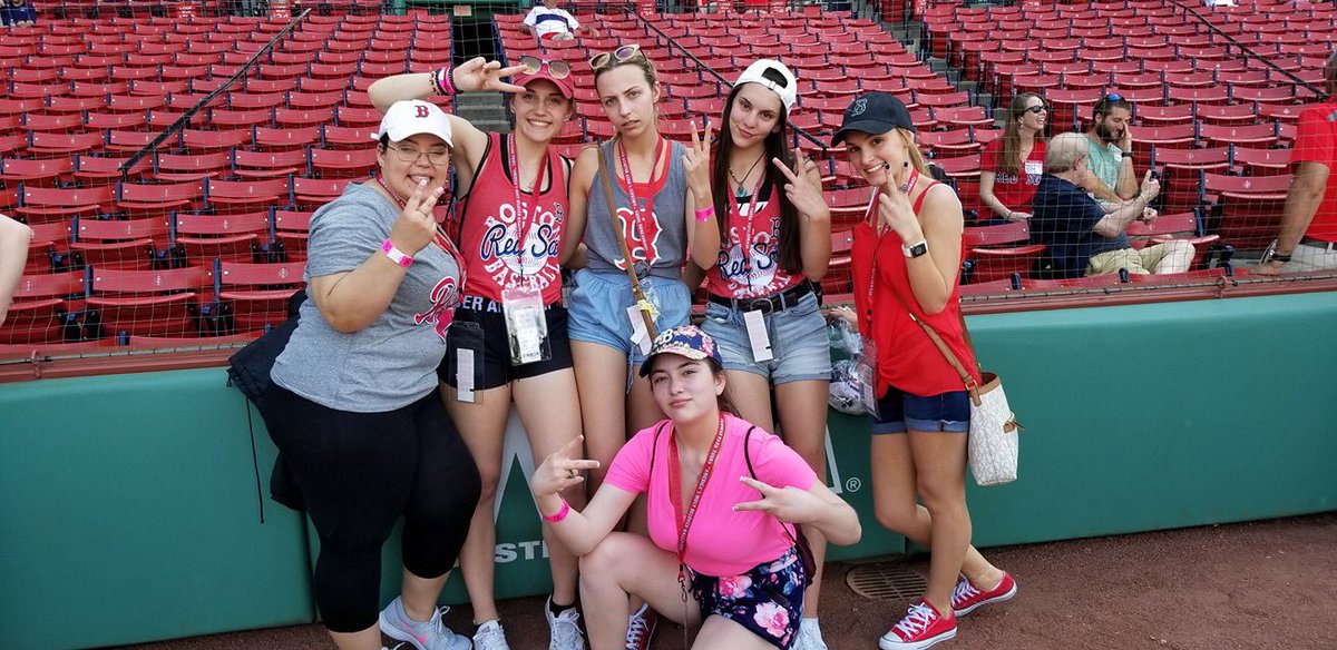 Gansett2018's tweet photo. Senior Class Trip- Fenway https://t.co/cwOOfxCJ32