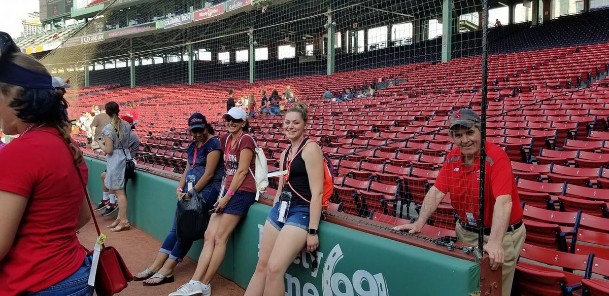 Gansett2018's tweet photo. Senior Class Trip- Fenway https://t.co/cwOOfxCJ32