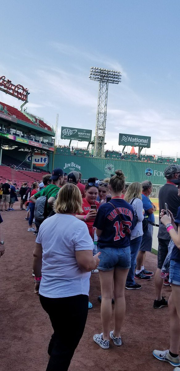 Gansett2018's tweet photo. Senior Class Trip- Fenway https://t.co/6fBbzkEw9f