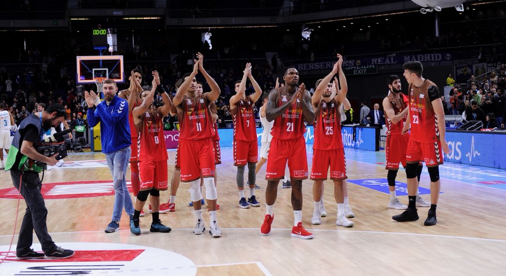 DeThompson9's tweet photo. Thank you to all of the very special people in Burgos, and all of the fans of @SanPabloBurgos you all have made my time in Burgos one I can never forget! We never know what the future holds, but Burgos, the city, the fans and organization will be in my heart wherever I go! 💙💙 https://t.co/gqo6ing2wj