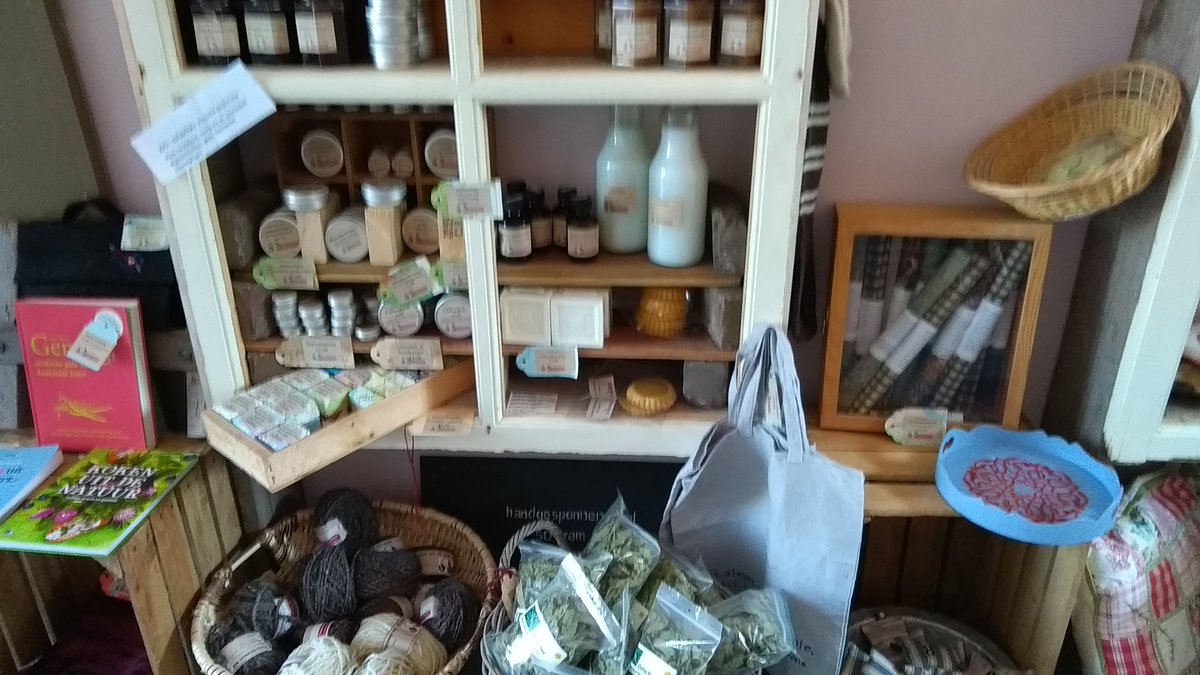 HelmaKiewiet's tweet photo. Geweldige #excursie via Plaats de Wereld in #Vries naar #dorpscafe in Langelo en daaarna verhaal ontstaan #zonnepark Zeijen Tynaarlo. Leuk gezelschap en #inspirende verhalen. Mooie samenwerking inwoners en gemeenten en dorpsbelangen. https://t.co/Or7D67Nsgs
