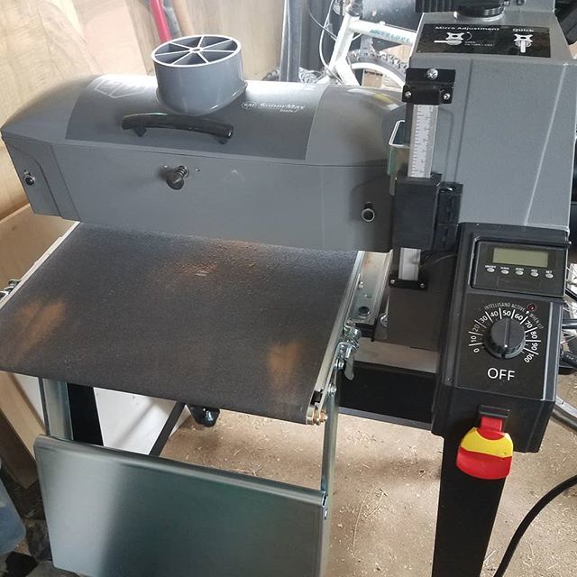 HomeBuiltShop's tweet image. My new shop assistant. This thing is awesome! Supermax 16-32. Time to flatten stuff. Anyone have a good source for sandpaper? I have one in mind but want to see what options are out there. #laguna #supermaxtools #newtoolsmell ift.tt/2sdF8cT